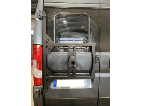 Porte roue de secours en inox sur porte arrière gauche Fiat Ducato Campeo N4-Offroad