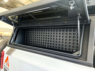 Grille 1250mm d'organisation pour compartiment latéral de hardtop Alu-Cab