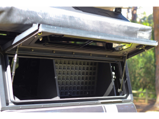 Grille 560mm d'organisation pour compartiment latéral de hardtop Alu-Cab